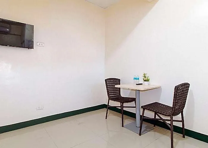 Reddoorz @ Western Bicutan Transients Hotel *