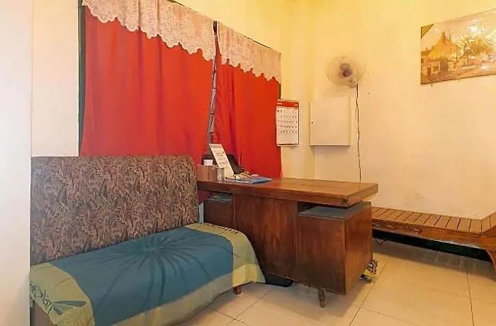 Reddoorz @ Western Bicutan Transients Hotel *