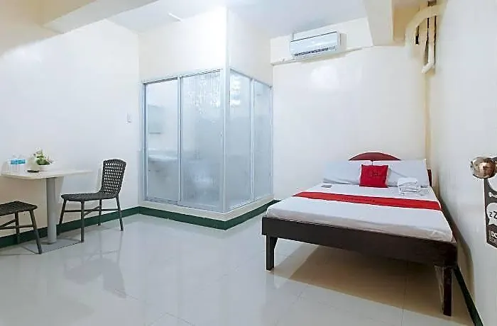 Reddoorz @ Western Bicutan Transients Hotel *